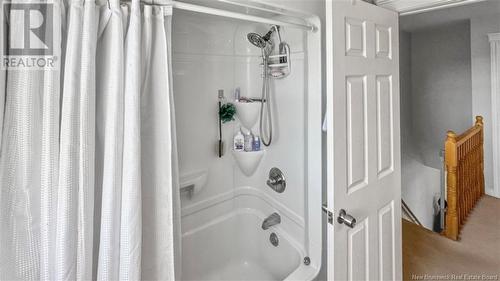 39 Parkwood Avenue, Saint John, NB - Indoor Photo Showing Bathroom