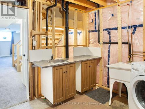 1826 Finley Crescent, London, ON - Indoor Photo Showing Laundry Room