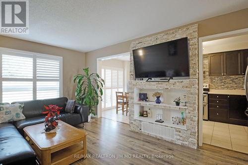 78 Orr Drive, Bradford West Gwillimbury, ON - Indoor Photo Showing Living Room