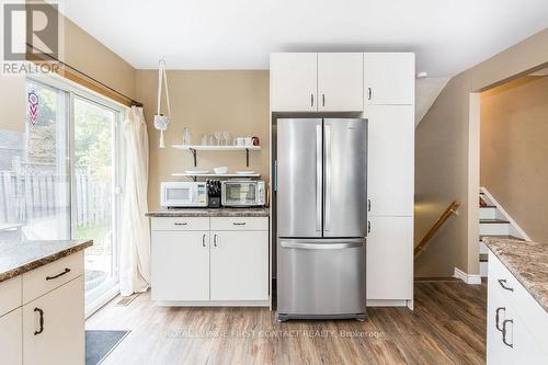 33 Roslyn Road, Barrie (Wellington), ON - Indoor Photo Showing Kitchen