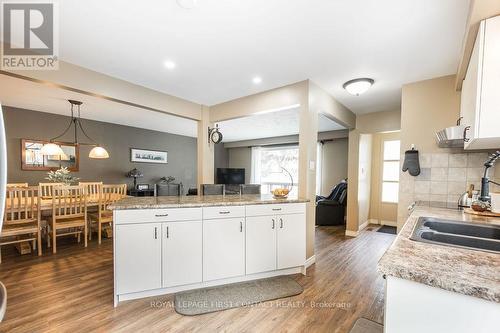 33 Roslyn Road, Barrie, ON - Indoor Photo Showing Kitchen With Double Sink