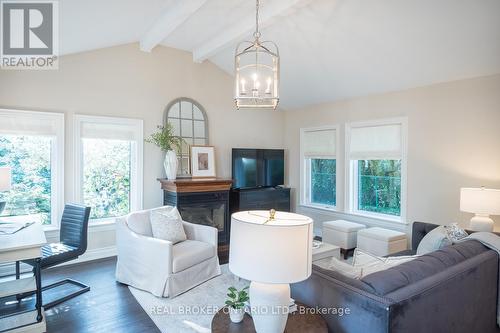 5138 Cherryhill Crescent, Burlington (Appleby), ON - Indoor Photo Showing Living Room