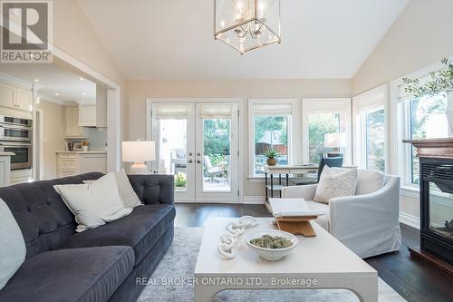 5138 Cherryhill Crescent, Burlington (Appleby), ON - Indoor Photo Showing Living Room