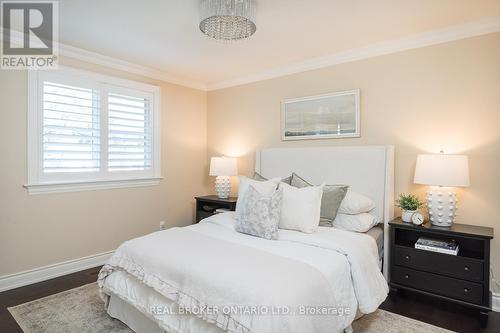 5138 Cherryhill Crescent, Burlington, ON - Indoor Photo Showing Bedroom