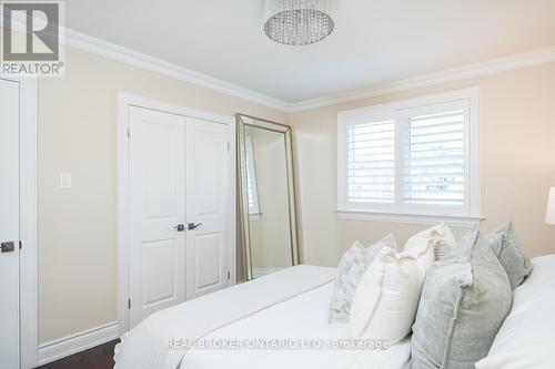 5138 Cherryhill Crescent, Burlington, ON - Indoor Photo Showing Bedroom