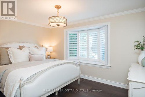 5138 Cherryhill Crescent, Burlington, ON - Indoor Photo Showing Bedroom