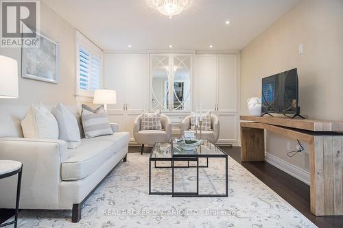 5138 Cherryhill Crescent, Burlington, ON - Indoor Photo Showing Living Room