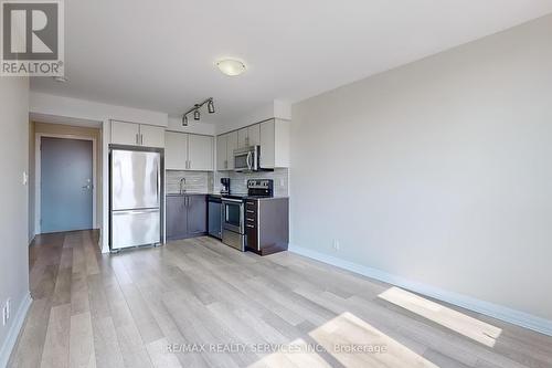 415 - 80 Esther Lorrie Drive, Toronto (West Humber-Clairville), ON - Indoor Photo Showing Kitchen With Stainless Steel Kitchen