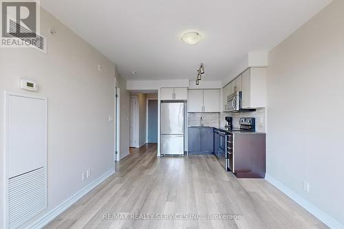 415 - 80 Esther Lorrie Drive, Toronto (West Humber-Clairville), ON - Indoor Photo Showing Kitchen