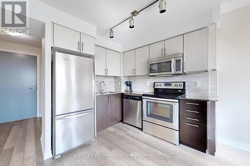 415 - 80 Esther Lorrie Drive, Toronto (West Humber-Clairville), ON - Indoor Photo Showing Kitchen With Stainless Steel Kitchen