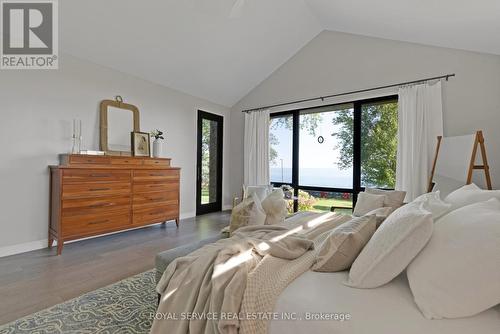 121 Cove Road, Clarington (Bowmanville), ON - Indoor Photo Showing Bedroom