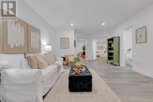 121 Cove Road, Clarington (Bowmanville), ON - Indoor Photo Showing Living Room