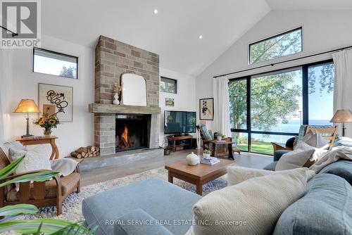 121 Cove Road, Clarington (Bowmanville), ON - Indoor Photo Showing Living Room With Fireplace