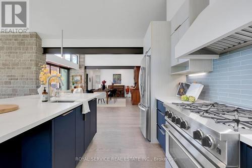 121 Cove Road, Clarington (Bowmanville), ON - Indoor Photo Showing Kitchen With Upgraded Kitchen