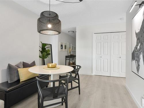 202-1014 Rockland Ave, Victoria, BC - Indoor Photo Showing Dining Room