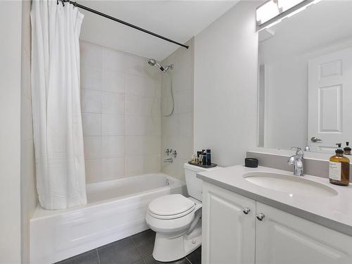 202-1014 Rockland Ave, Victoria, BC - Indoor Photo Showing Bathroom