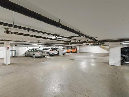 202-1014 Rockland Ave, Victoria, BC - Indoor Photo Showing Garage