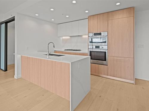 1314-2000 Hannington Rd, Langford, BC - Indoor Photo Showing Kitchen With Double Sink