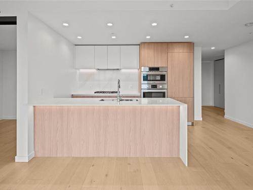 1314-2000 Hannington Rd, Langford, BC - Indoor Photo Showing Kitchen