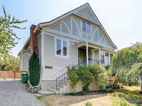 3761 Savannah Ave, Saanich, BC 