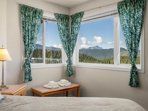 309-1201 Henry Rd, Courtenay, BC - Indoor Photo Showing Bedroom