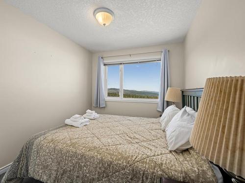 309-1201 Henry Rd, Courtenay, BC - Indoor Photo Showing Bedroom