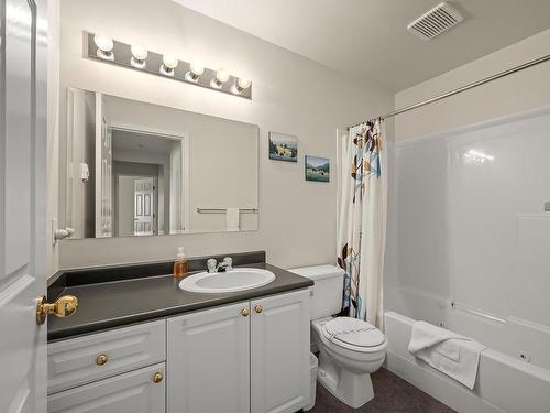 309-1201 Henry Rd, Courtenay, BC - Indoor Photo Showing Bathroom