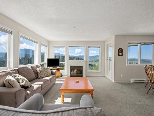 309-1201 Henry Rd, Courtenay, BC - Indoor Photo Showing Living Room With Fireplace