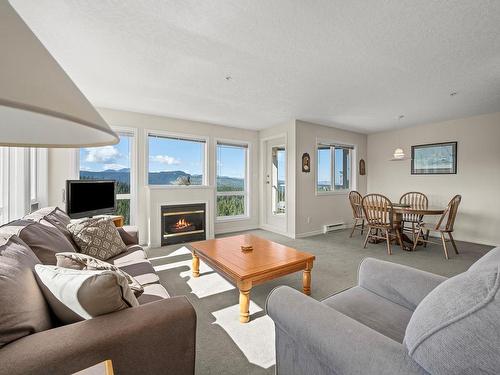 309-1201 Henry Rd, Courtenay, BC - Indoor Photo Showing Living Room With Fireplace