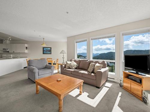 309-1201 Henry Rd, Courtenay, BC - Indoor Photo Showing Living Room