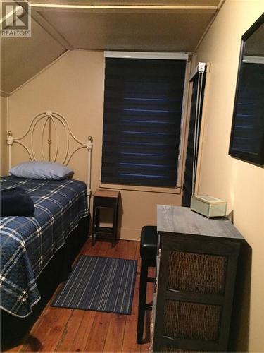 521 North Line Road, Barrie Island, ON - Indoor Photo Showing Bedroom