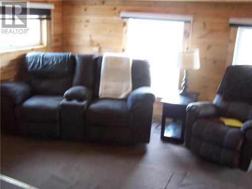 521 North Line Road, Barrie Island, ON - Indoor Photo Showing Living Room