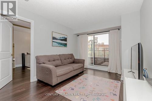 217 - 55 De Boers Drive, Toronto, ON - Indoor Photo Showing Living Room