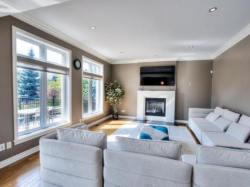 Salle familiale - 292 Rue Des Alismas, Laval (Sainte-Dorothée), QC - Indoor Photo Showing Living Room With Fireplace