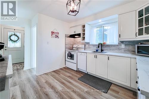 249 Fernwood Crescent, Hamilton (Hampton Heights), ON - Indoor Photo Showing Kitchen