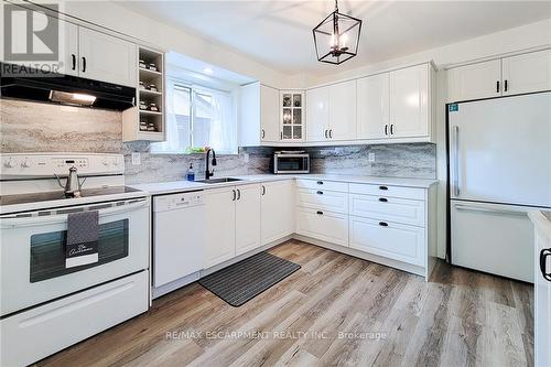 249 Fernwood Crescent, Hamilton (Hampton Heights), ON - Indoor Photo Showing Kitchen