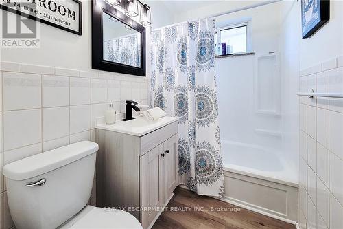 249 Fernwood Crescent, Hamilton, ON - Indoor Photo Showing Bathroom