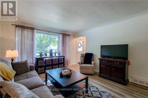 249 Fernwood Crescent, Hamilton (Hampton Heights), ON - Indoor Photo Showing Living Room