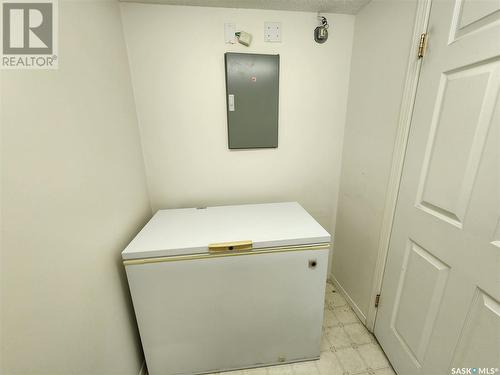 207 211 Crawford Avenue W, Melfort, SK - Indoor Photo Showing Laundry Room