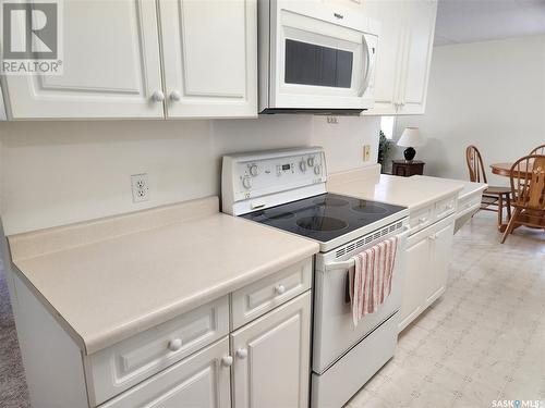 207 211 Crawford Avenue W, Melfort, SK - Indoor Photo Showing Kitchen