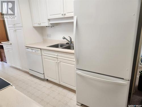 207 211 Crawford Avenue W, Melfort, SK - Indoor Photo Showing Kitchen With Double Sink