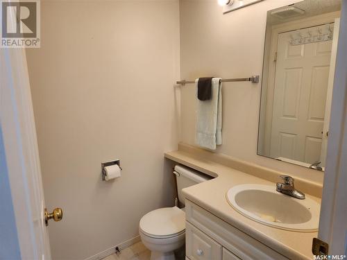 207 211 Crawford Avenue W, Melfort, SK - Indoor Photo Showing Bathroom