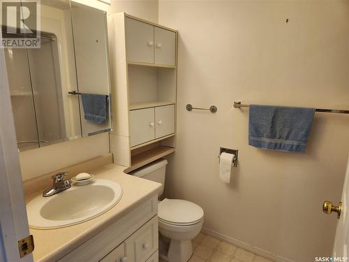 207 211 Crawford Avenue W, Melfort, SK - Indoor Photo Showing Bathroom