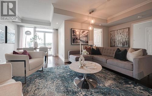 407 - 650 Mt Pleasant Road, Toronto (Mount Pleasant West), ON - Indoor Photo Showing Living Room