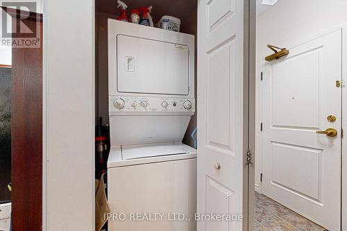 203 - 4200 Bathurst Street, Toronto (Clanton Park), ON - Indoor Photo Showing Laundry Room