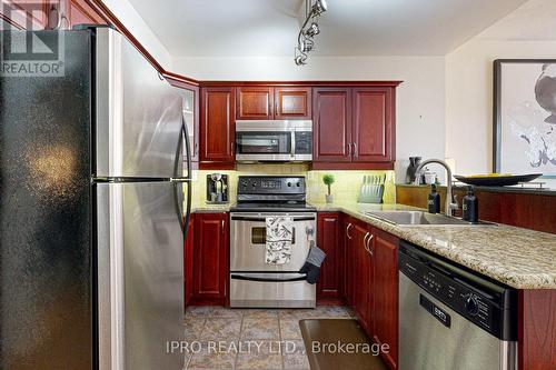 203 - 4200 Bathurst Street, Toronto (Clanton Park), ON - Indoor Photo Showing Kitchen With Stainless Steel Kitchen