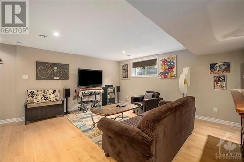 228 Southbridge Street, Ottawa, ON - Indoor Photo Showing Living Room