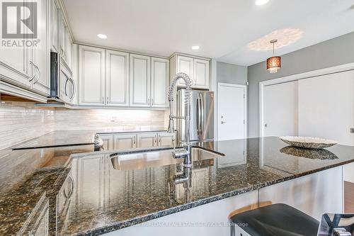 1202 - 551 Maple Avenue, Burlington, ON - Indoor Photo Showing Kitchen With Upgraded Kitchen