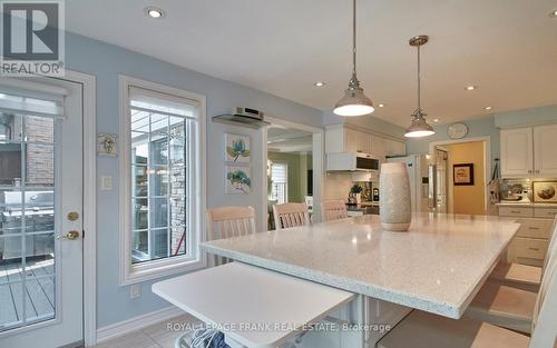 354 Regal Briar Street, Whitby (Blue Grass Meadows), ON - Indoor Photo Showing Kitchen With Upgraded Kitchen