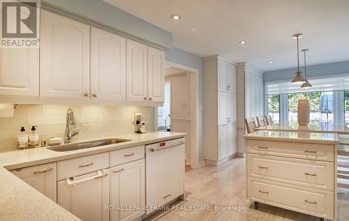 354 Regal Briar Street, Whitby (Blue Grass Meadows), ON - Indoor Photo Showing Kitchen With Upgraded Kitchen